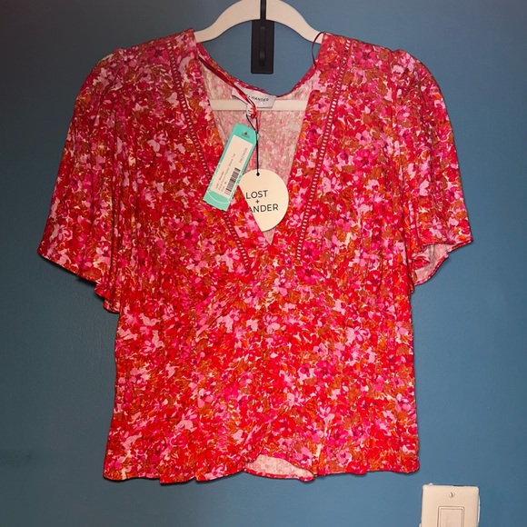 LOST + WANDER PETAL PATCH FLUTTER SLEEVE TOP - Picture 6 of 6